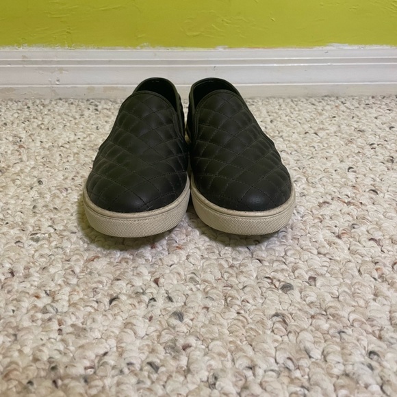 Steve Madden Slip on Shoes - Picture 3 of 4